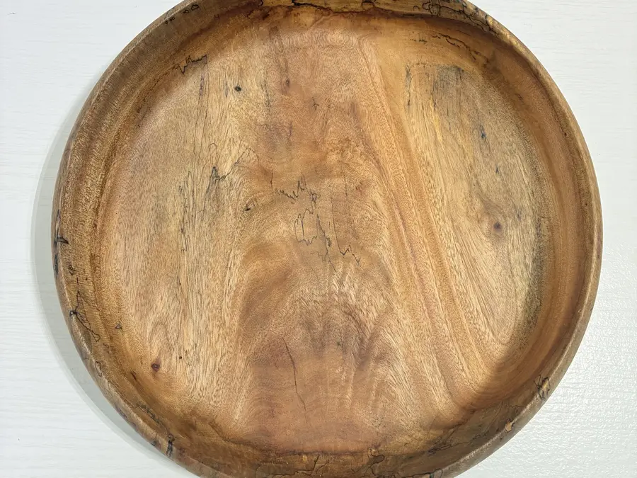The spalted mango bowl from above, the lines running across its floor